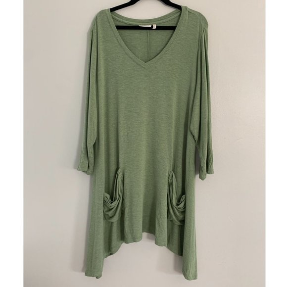 SOLD * LOGO By Lori Plus Size Lime Green Sharkbite Hem Top 1X